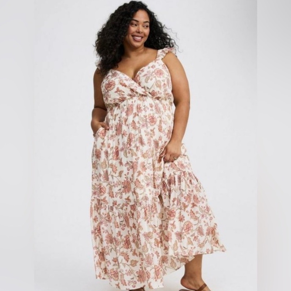 Torrid Floral Maxi Dress in Blush and Cream Size 1